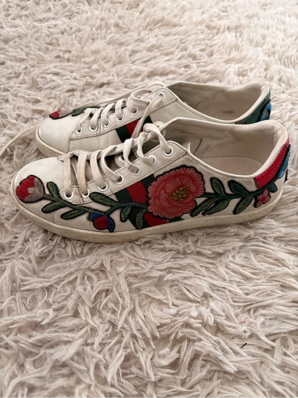 Gucci White Leather Floral Embroidered Lace-Up Sneakers